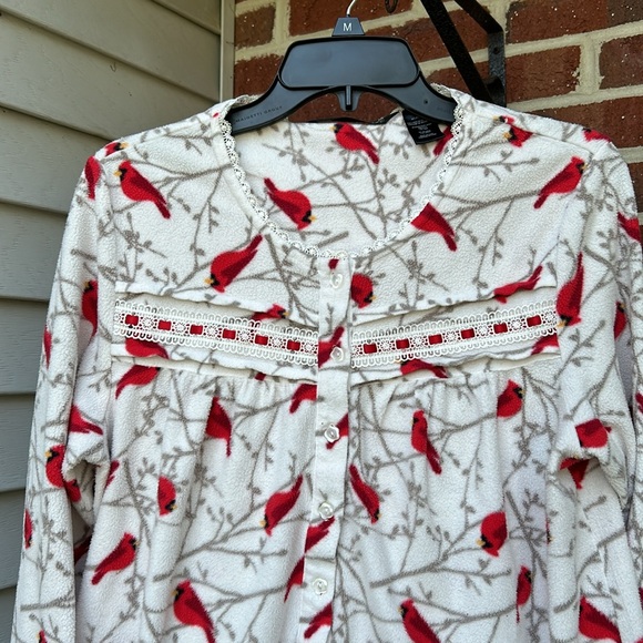 Women’s size medium cardinal winter nightgown - Picture 2 of 8